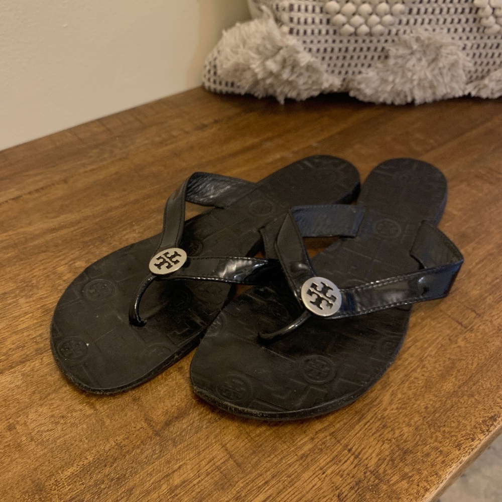 Tory burch flip flop sandals